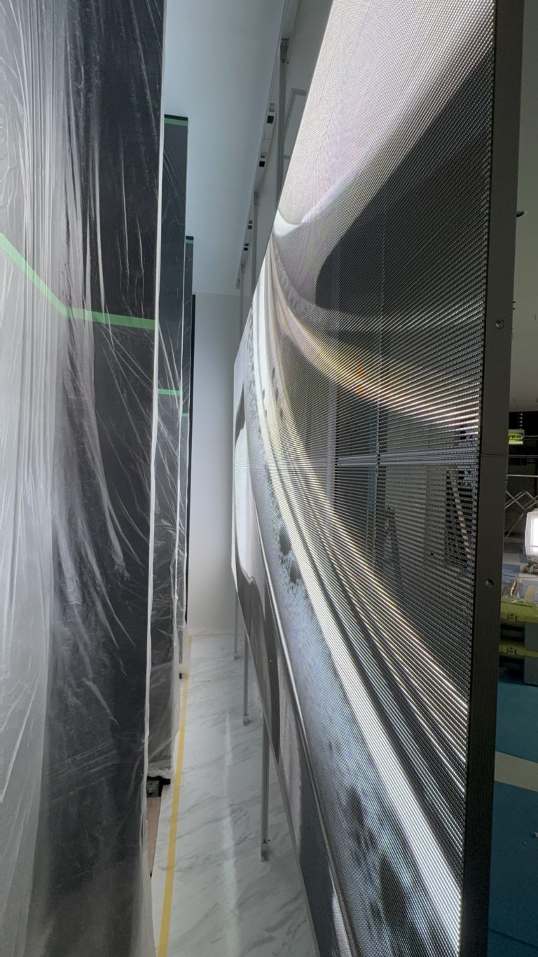 渋谷サクラステージ透過型LED「シースルー」導入実例